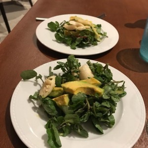 Ensalada de aguacate y berro