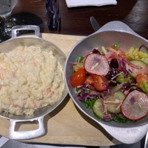 Ensalada de la Casa y ensalada de papas