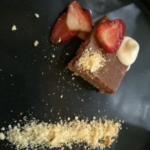 cheesecake de chocolate con fresas