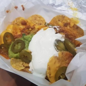 Combo- 1 Nacho Chili/queso + 1 Sunday + 1 Soda 16 Oz