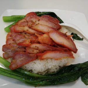 bowl de arroz y puerco asado