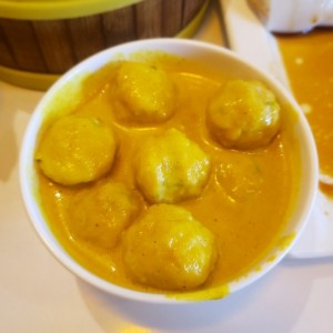 Bolitas de pescado con curry