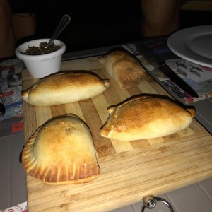 Empanadas de carne, queso y espinaca