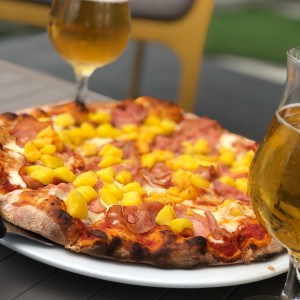 pizza y cerveza 