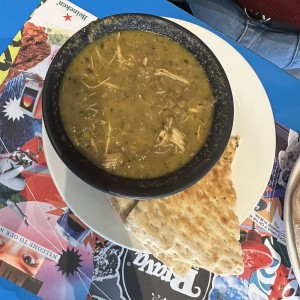 Sopa de lentejas con pollo.