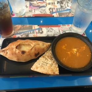 Menu con Sopa de Tomate y Calzone de Jamon