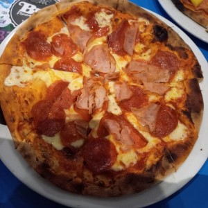 pizza pepperoni y jamon