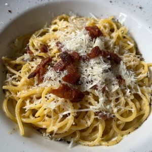 Pasta larga sin gluten a la carbonara