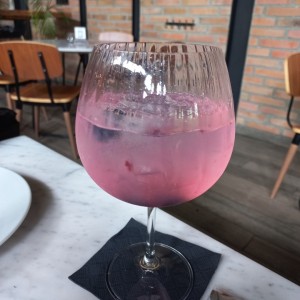 Gin con frutillas