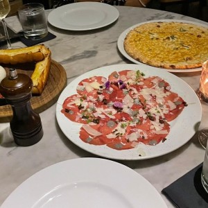 Antipasti - Carpaccio al Tartufo