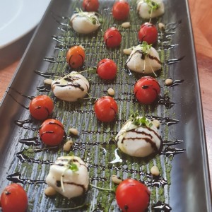 Caprese alla Bufala e Pinoli