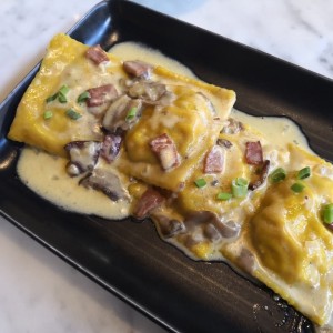 ravioli con cebollas caramelizadas