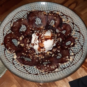 Peras asadas al Vino, Chocolate y Helado de Vainilla 