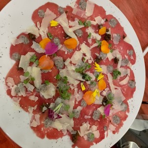 Antipasti - Carpaccio al Tartufo