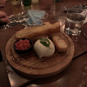 Antipasti - Burrata Semplice