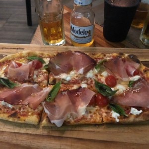 Pizza Week con cerveza Modelo