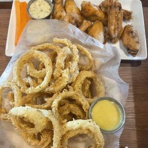 Onion rings y alitas 