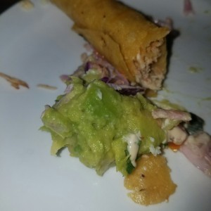 taquitos con aguacates