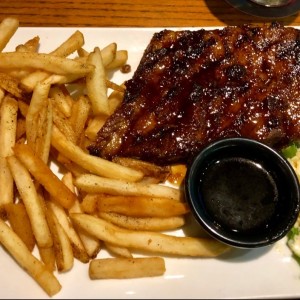 Fridays Ribs con salsa Jack Daniels