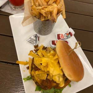 chili cheese burger 