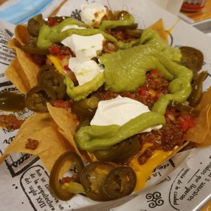 Platos Especiales - Nachos Casco Burger