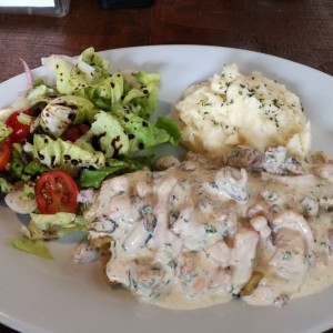 Filete de Pescado en Salsa de Mariscos