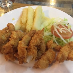 Deditos de pescado con Yuca al moh