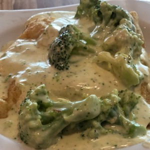 crepe de pollo con queso y brocoli