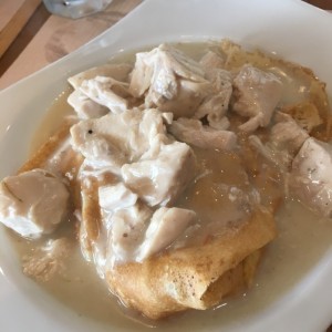 Crepe de pollo en salsa blanca