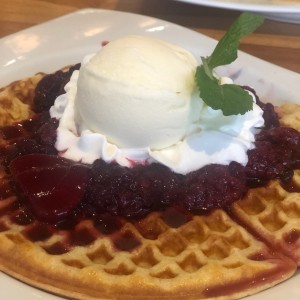 waffle con frutos rojos