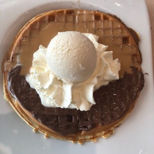 waffle de nutella y dulce de leche 