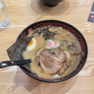 Ramen con debanadas extras de puerco