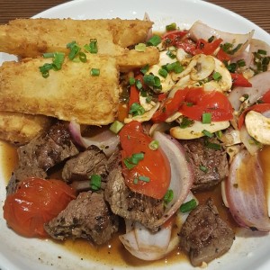 Lomo Saltado con yuquitas