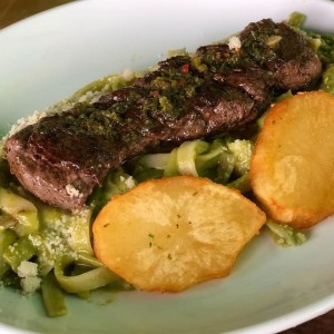 Tallarines Verdes con Churrasco