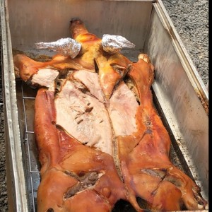 Lechon en Caja China a punto de ser servido a los comensales