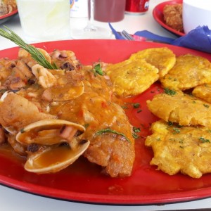 Filete de Corvina a lo macho con patacones