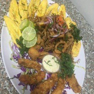 Jalea de mariscos y deditos de pescado