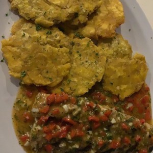 pescado al ajillo con patacones