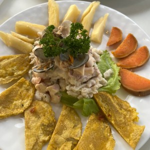 Ceviche mixto de mariscos 