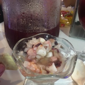 ceviche de combinacion y sangria 