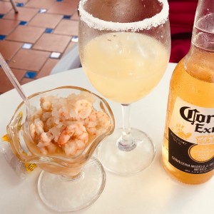 Ceviche de Camarones con Michelada 