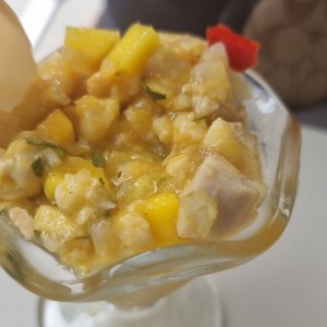 ceviche de corvina con maracuya y mango