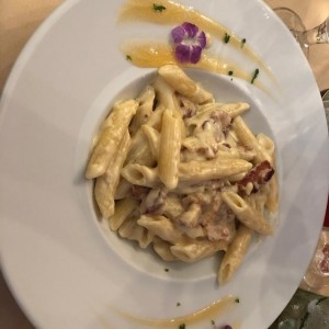 penne com pancetta y salsa bechamel