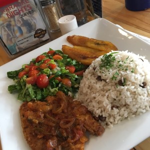 Filete de Pescado en Salsa Criolla