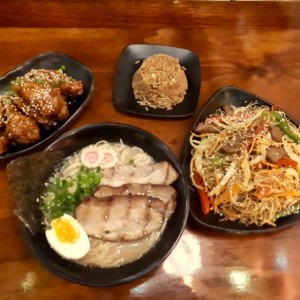 ramen, pollo coreano y fideos 