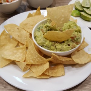 Guacamole con totopos