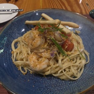 Linguini de camarones