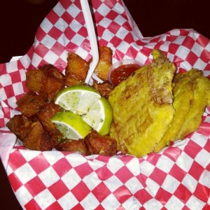 chicharrones con patacones