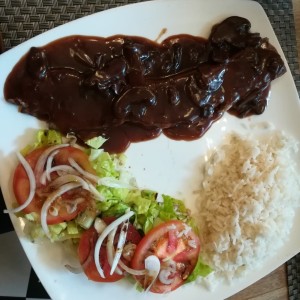 Filete de Res en Salsa de Vino Tinto y Hongos