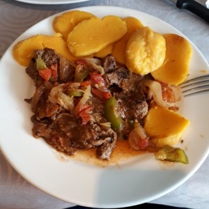 Bistec de Higado con bollos a la plancha